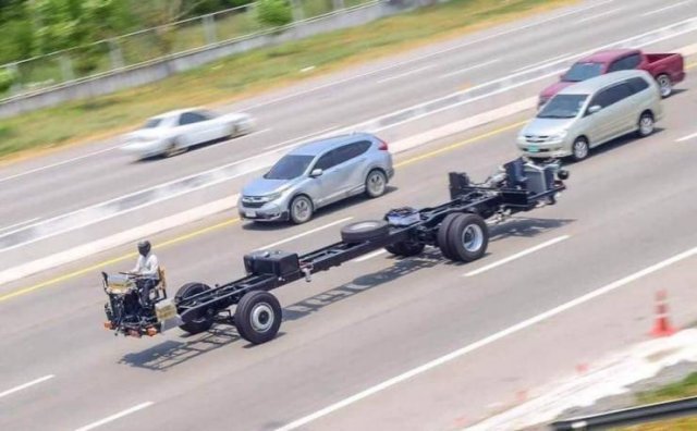 What Is Going On Here? (48 pics)