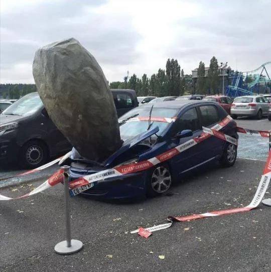 What Is Going On Here? (48 pics)