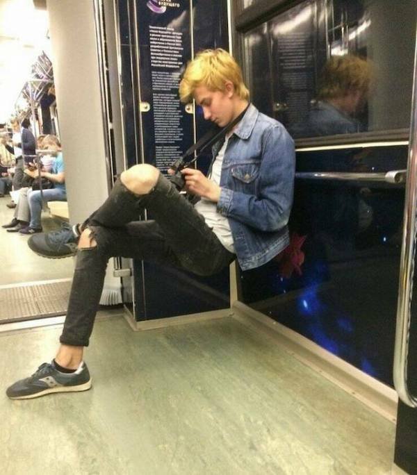 Strange People In The Subway (15 pics)