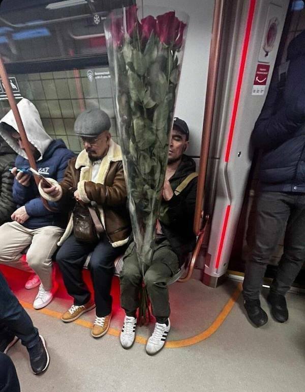 Strange People In The Subway (15 pics)