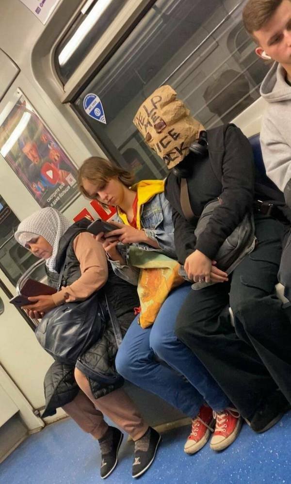 Strange People In The Subway (15 pics)