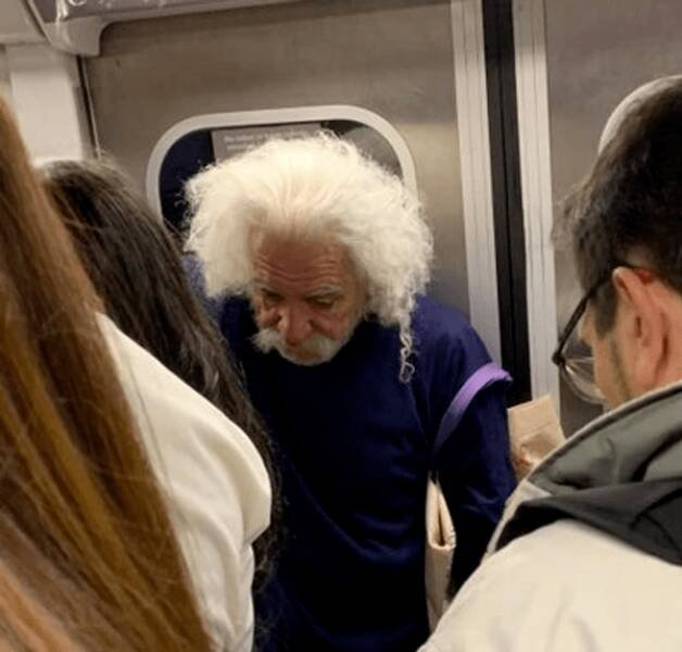 Strange People In The Subway (15 pics)