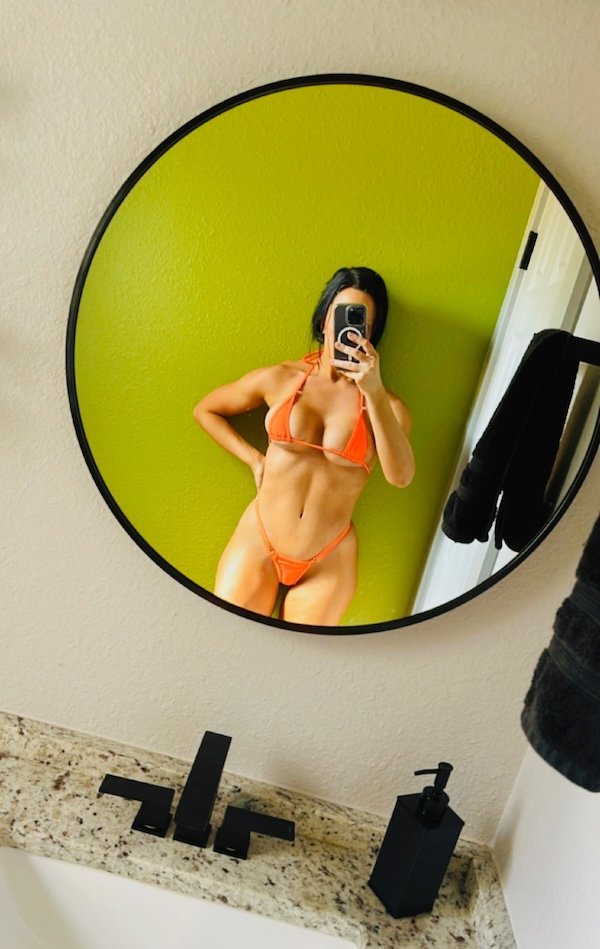 Selfie Girls (34 pics)