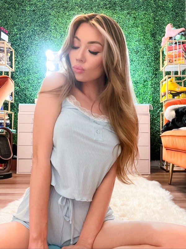 Girls In Pajamas (31 pics)