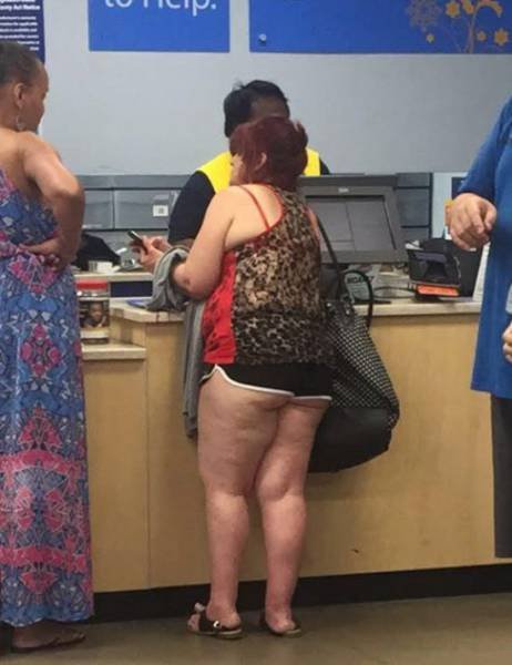 Strange People In Shops (47 pics)