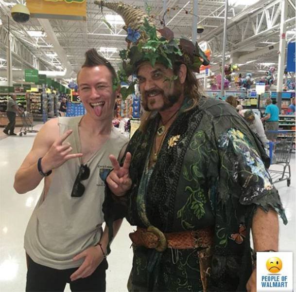 Strange People In Shops (47 pics)