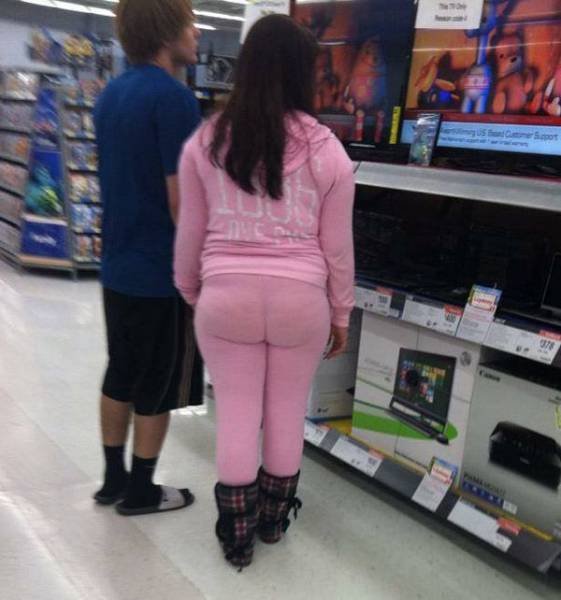 Strange People In Shops (47 pics)