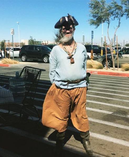 Strange People In Shops (47 pics)