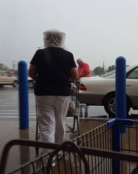 Strange People In Shops (47 pics)