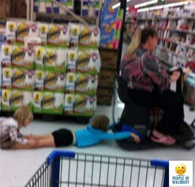 Strange People In Shops (47 pics)