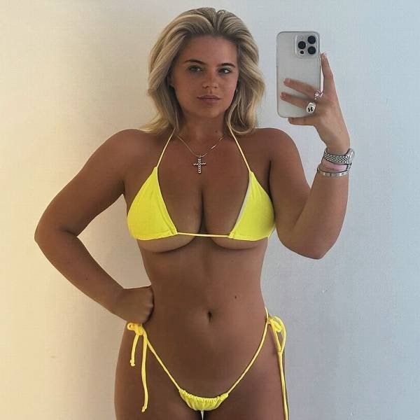 Bikini Girls (45 pics)