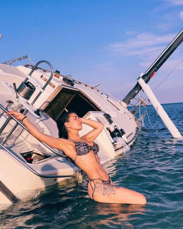 Bikini Girls (45 pics)