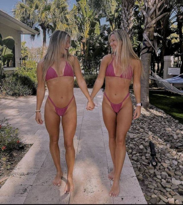 Bikini Girls (45 pics)