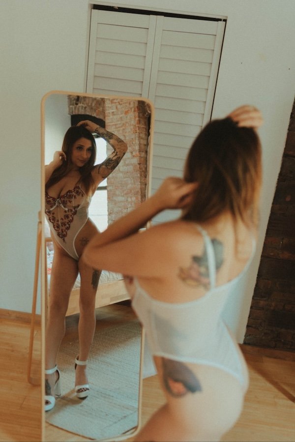 Selfie Girls (31 pics)