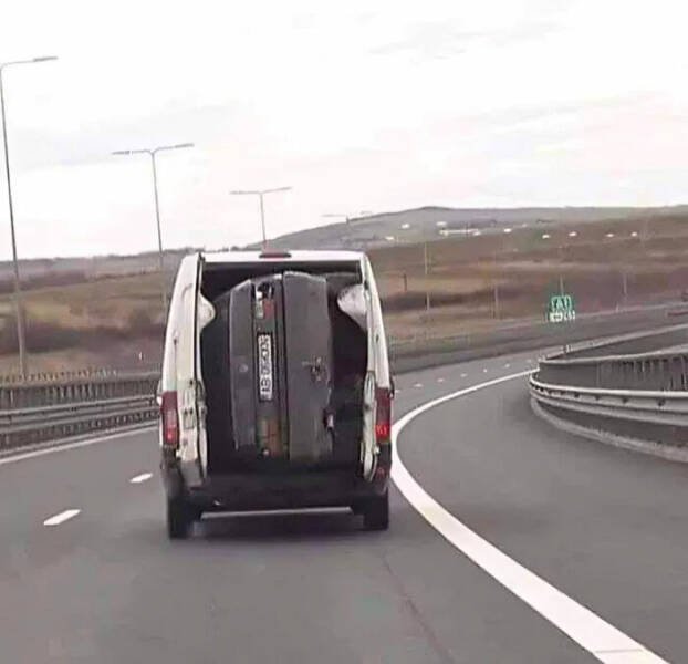 What Is Going On Here? (17 pics)