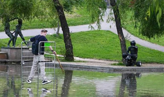 What Is Going On Here? (29 pics)