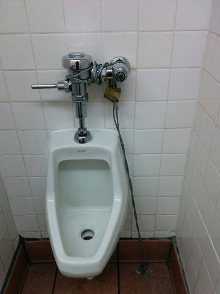 What Is Going On Here? (29 pics)