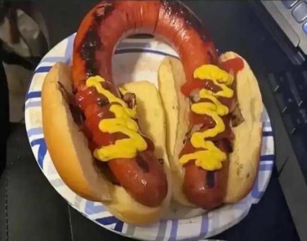 What Is Going On Here? (28 pics)