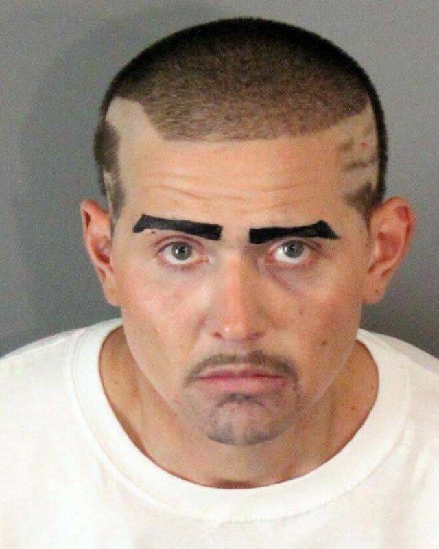 People With Awful Eyebrows (24 pics)