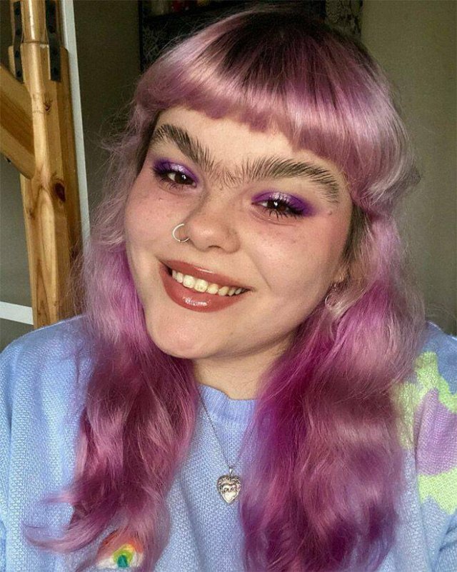 People With Awful Eyebrows (24 pics)