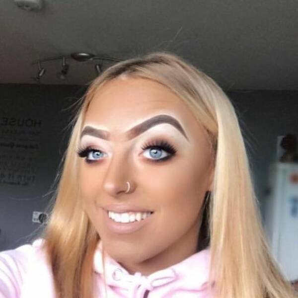 People With Awful Eyebrows (24 pics)