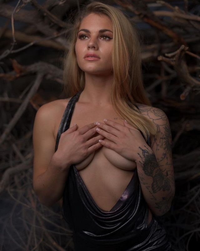 Girls With Handbras (30 pics)