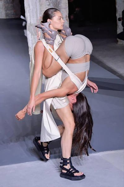 What Is Going On Here? (48 pics)