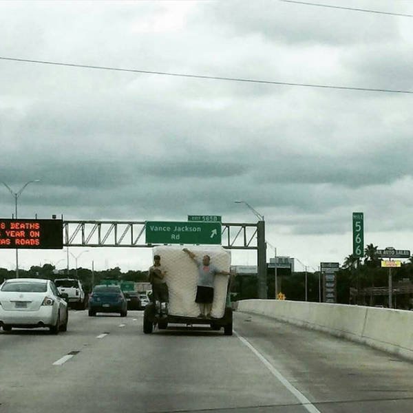 What Is Going On Here? (48 pics)
