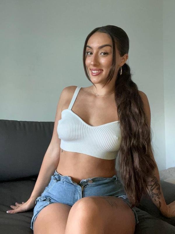 Braless Girls (31 pics)