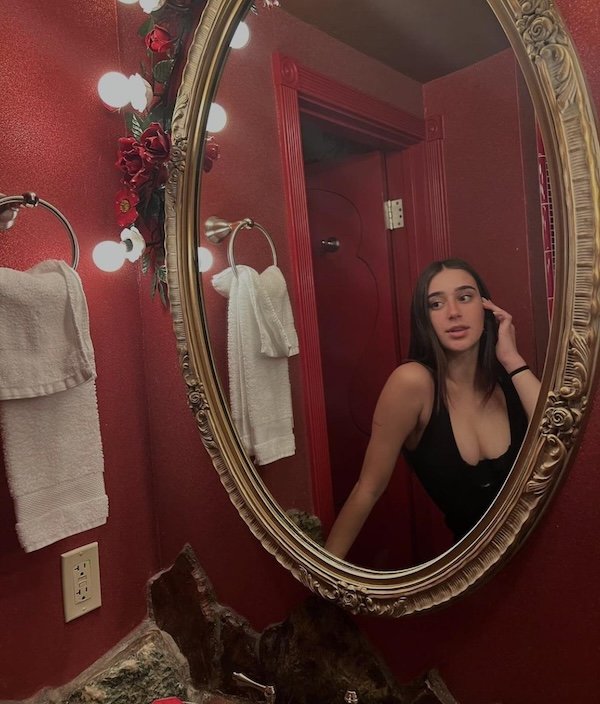 Selfie Girls (36 pics)
