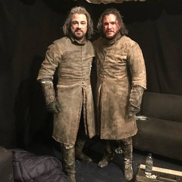 Actors With Their Stunt Doubles (23 pics) Actors With Their Stunt Doubles (23 pics)