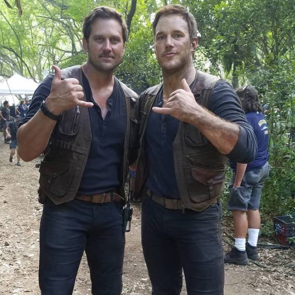 Actors With Their Stunt Doubles (23 pics) Actors With Their Stunt Doubles (23 pics)