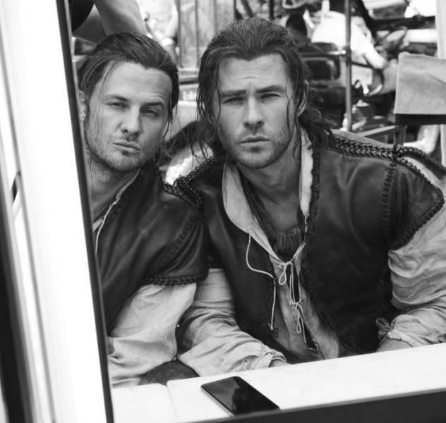 Actors With Their Stunt Doubles (23 pics) Actors With Their Stunt Doubles (23 pics)