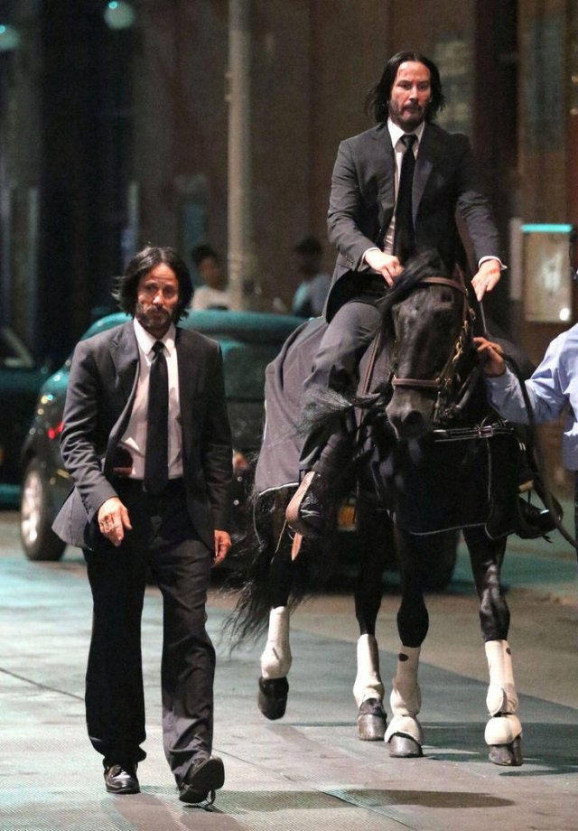Actors With Their Stunt Doubles (23 pics) Actors With Their Stunt Doubles (23 pics)