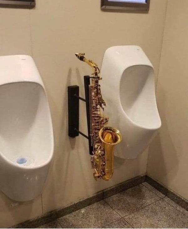 What Is Going On Here? (29 pics)