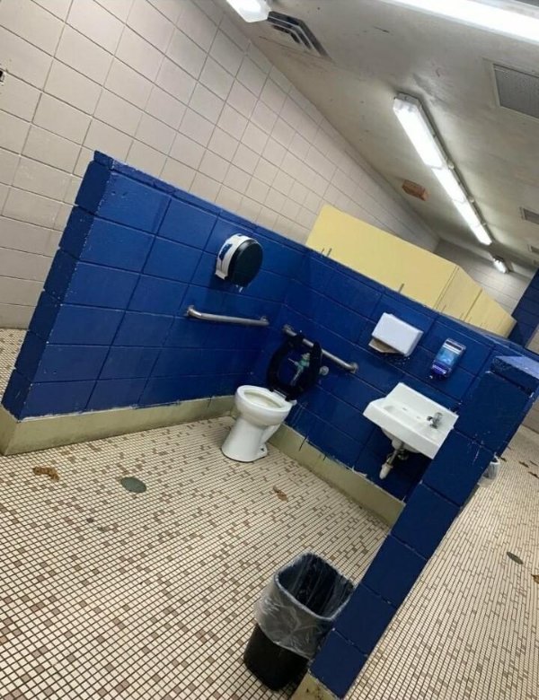 What Is Going On Here? (29 pics)