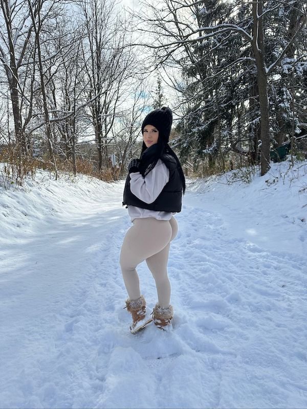 Girls In Yoga Pants (49 pics)