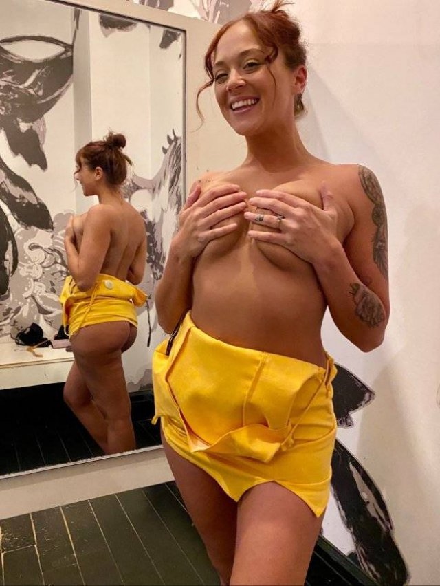 Girls With Handbras (28 pics)
