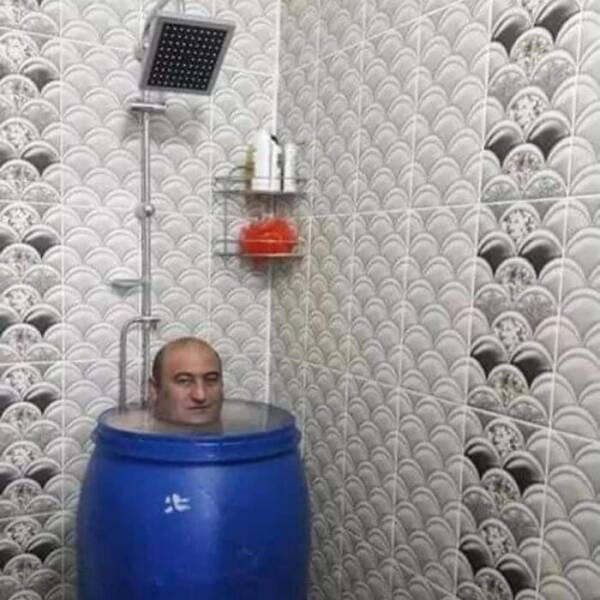 What Is Going On Here? (27 pics)