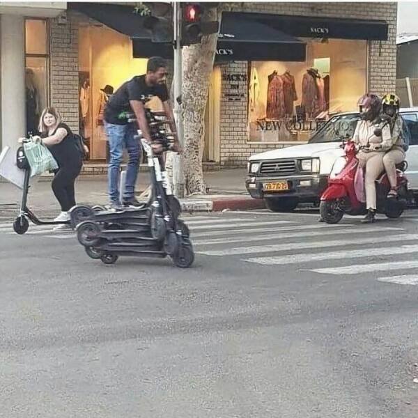 What Is Going On Here? (27 pics)