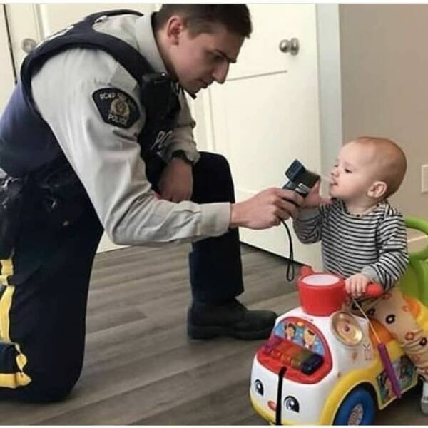 What Is Going On Here? (27 pics)