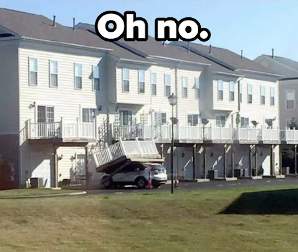 Weird Car Crashes (24 pics)