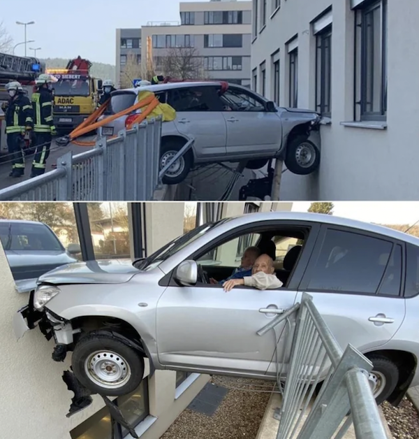 Weird Car Crashes (24 pics)