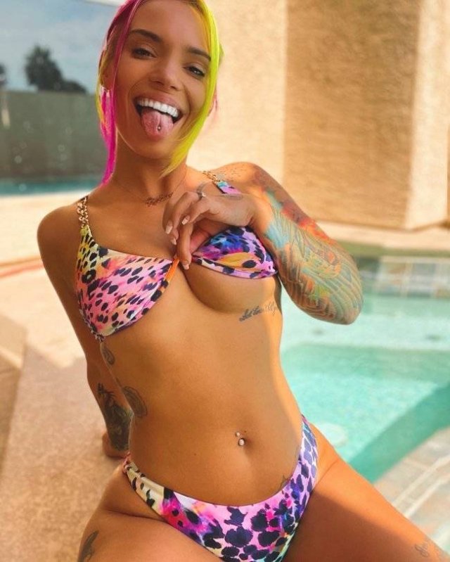 Girls Having Fun (23 pics)