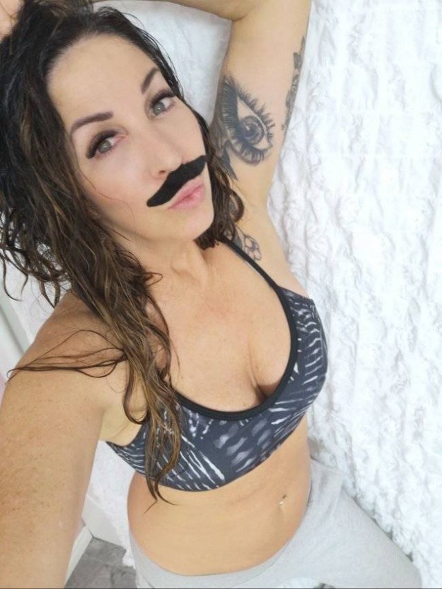 Girls Having Fun (23 pics)