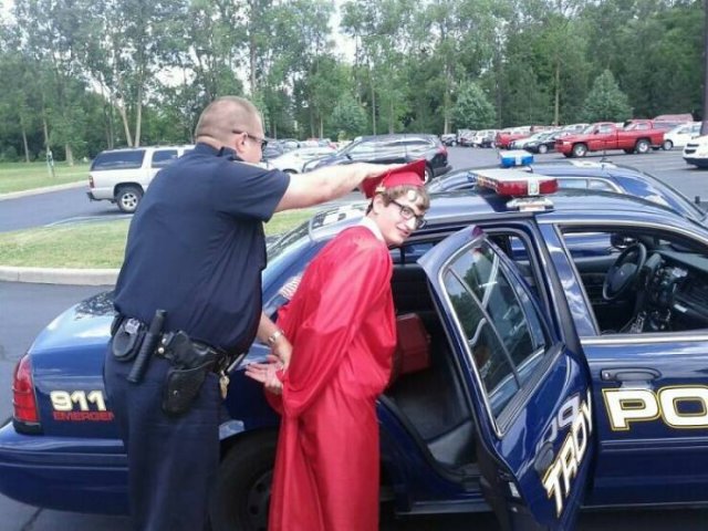 Cool Graduation Photos (23 pics)