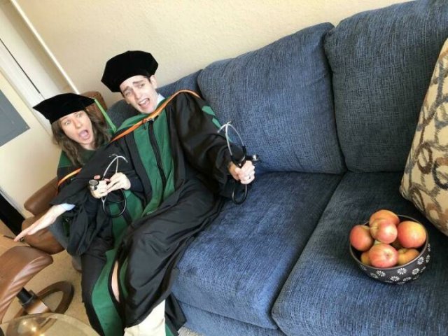 Cool Graduation Photos (23 pics)
