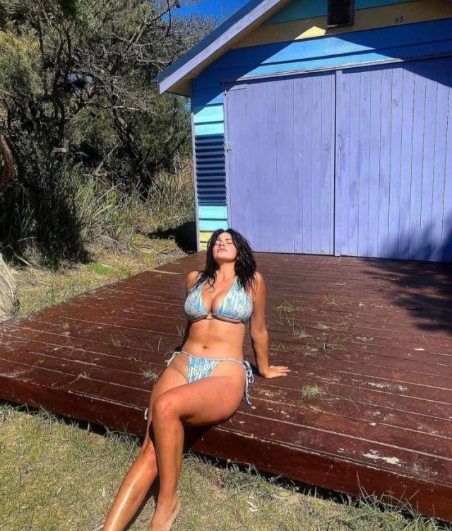 Bikini Girls (51 pics)