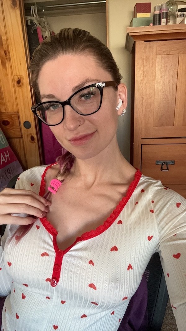 Girls In Glasses (32 pics)