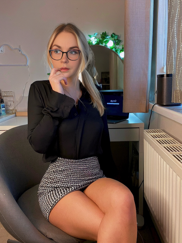 Girls In Glasses (32 pics)